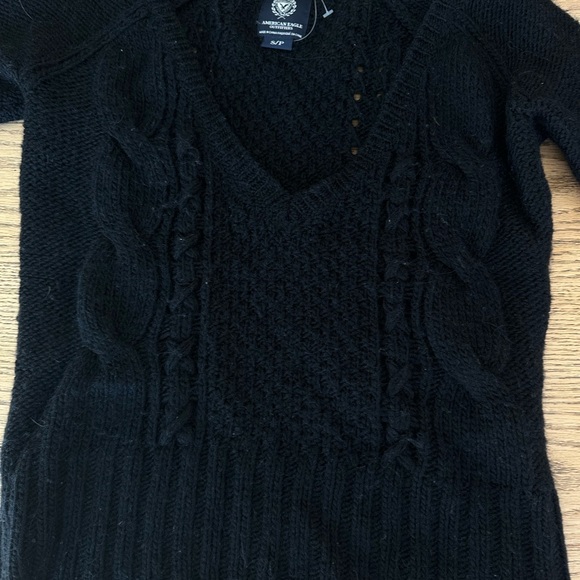 Soft cropped cable knit black fall sweater - Picture 6 of 8